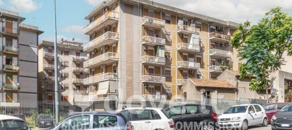 3-salle Appartement à Messina, Italy No. 19707 3