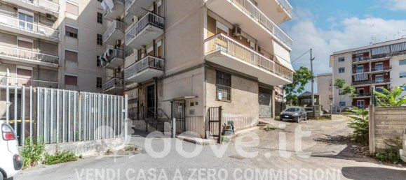 3-salle Appartement à Messina, Italy No. 19707 2