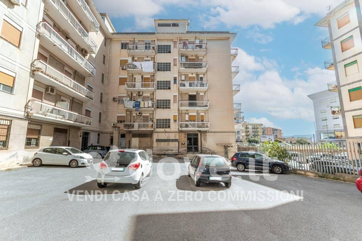 3-salle Appartement à Messina, Italy No. 19707