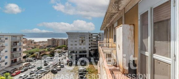 3-salle Appartement à Messina, Italy No. 19707 30