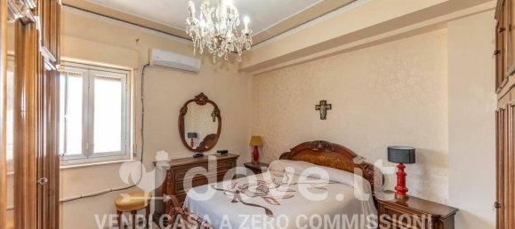 3-salle Appartement à Messina, Italy No. 19707 12