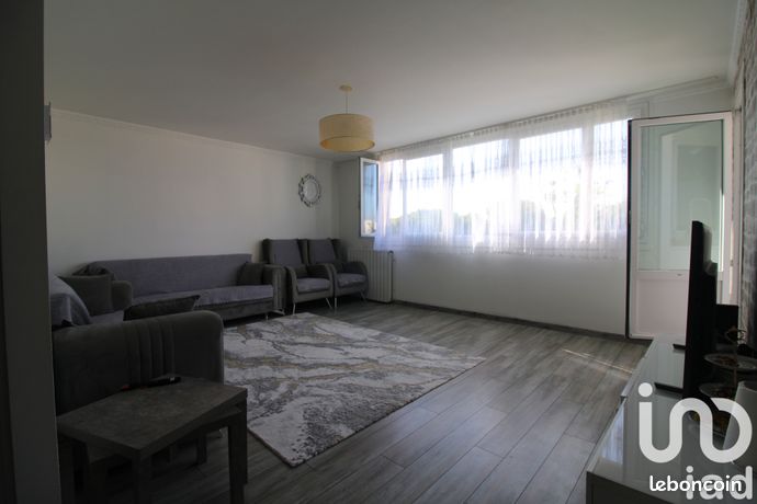3-Zimmer Wohnung in Villiers-le-Bel, France, Nr. 306013