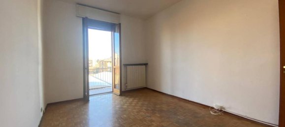 4 rooms Apartment in Voghera, Italy No. 72170 2