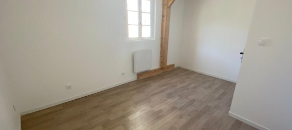 2 bedrooms House in Loches, France No. 258799 3