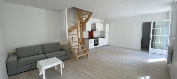 2 bedrooms House in Loches, France No. 258799 2