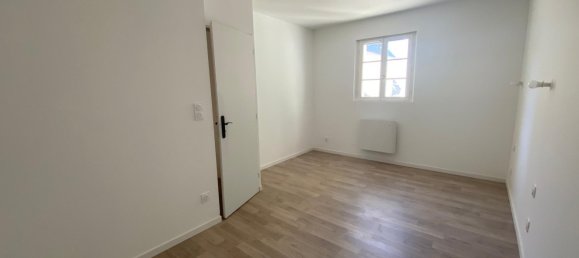 2 bedrooms House in Loches, France No. 258799 4