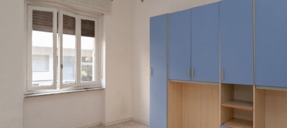 2 bedrooms Apartment in Turin, Italy No. 345512 3