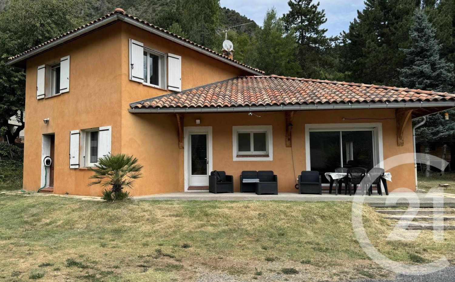 Casa de 4 dormitorios en Hautes-Alpes, France No. 287834