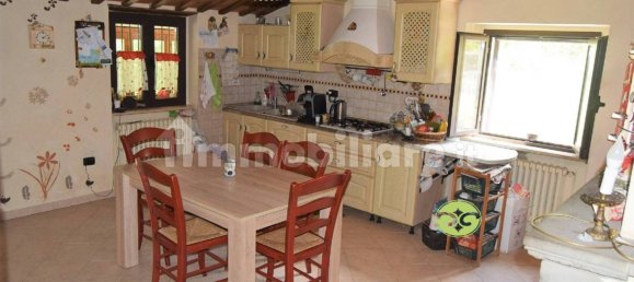 Casa de 4 dormitorios en Gubbio, Italy No. 66646 9