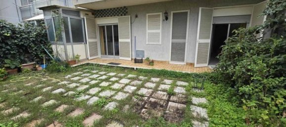 Квартира с 3 комнатами в Ачи Кастелло, Италия № 33775 5