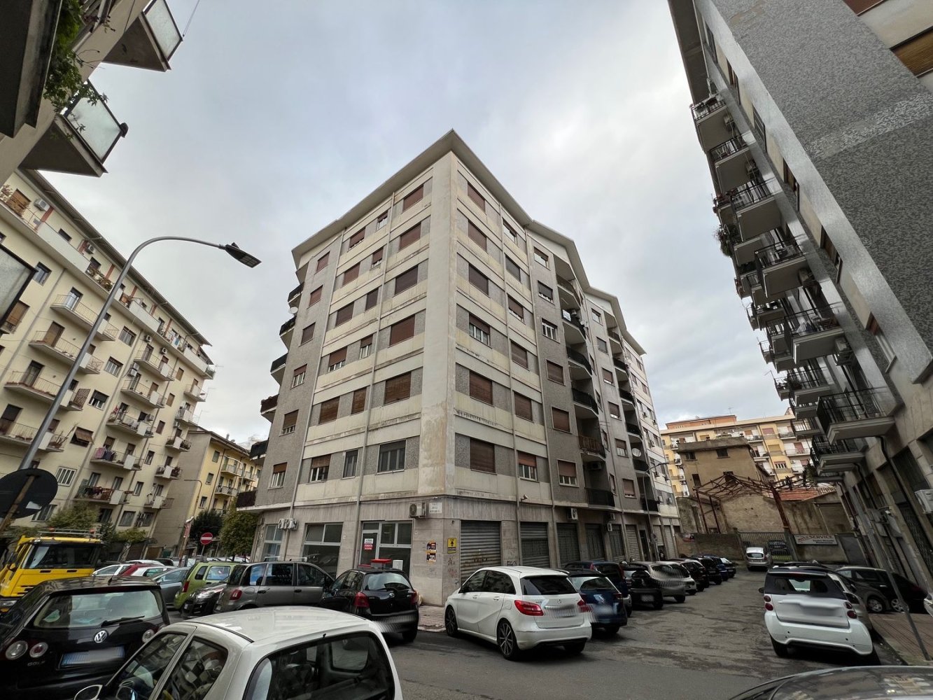 5 rooms Apartment in Cosenza, Italy No. 187124