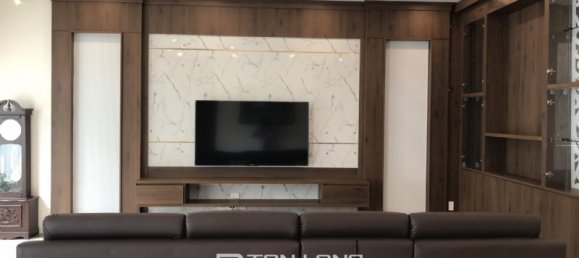 5 bedrooms Villa in Long Bien, Vietnam No. 833 2