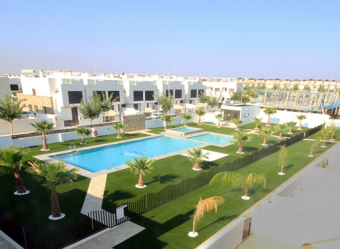 Bungalow de 3 dormitorios en Torre de la Horadada, Spain No. 284807