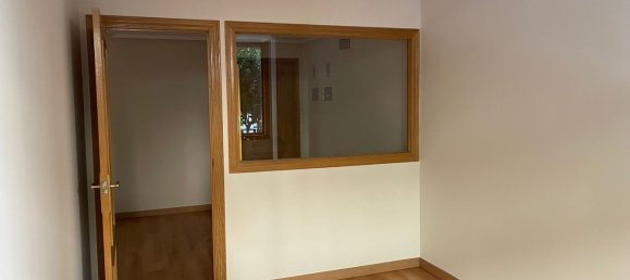 65m² Office in Leon, Spain No. 148665 2