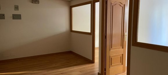 65m² Office in Leon, Spain No. 148665 6