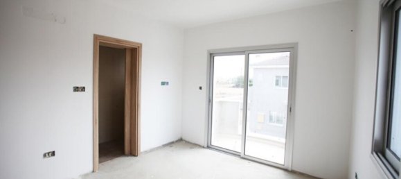 4 bedrooms Villa in Nicosia, Cyprus No. 2523 13