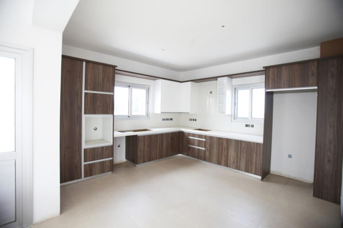 4 bedrooms Villa in Nicosia, Cyprus No. 2523