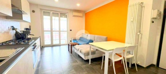 2 rooms Apartment in Rome, Italy No. 199917 4