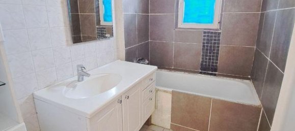 3 bedrooms House in Montfort-le-Gesnois, France No. 340666 6