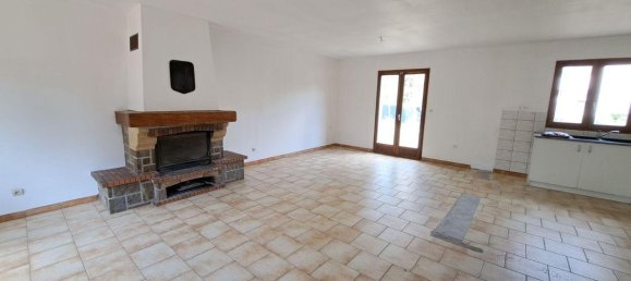 3 bedrooms House in Montfort-le-Gesnois, France No. 340666 2