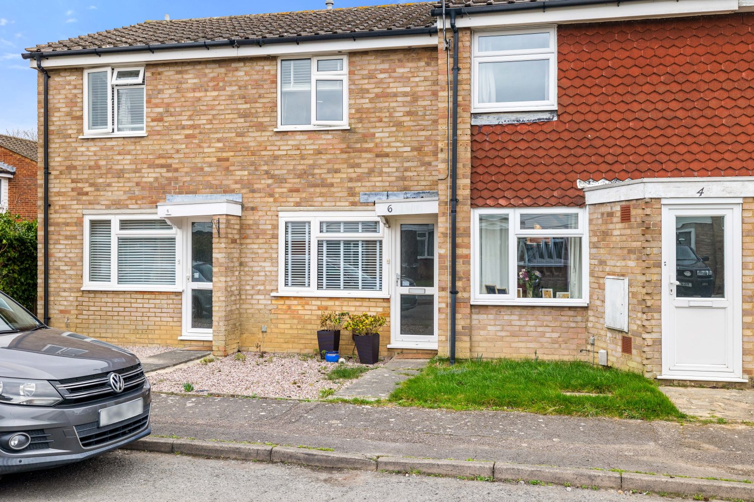 2 bedrooms House in Horley, United Kingdom No. 1045