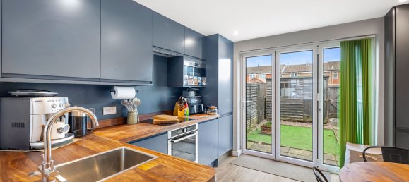 2 bedrooms House in Horley, United Kingdom No. 1045 4