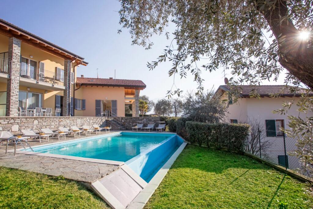 Вилла с 5 спальнями в Тремеццо, Италия № 53438