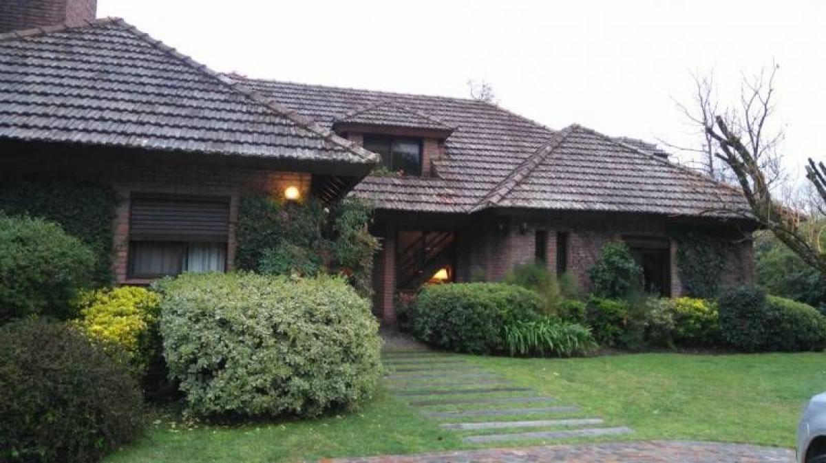 5 bedrooms House in Jose C. Paz, Argentina No. 75443