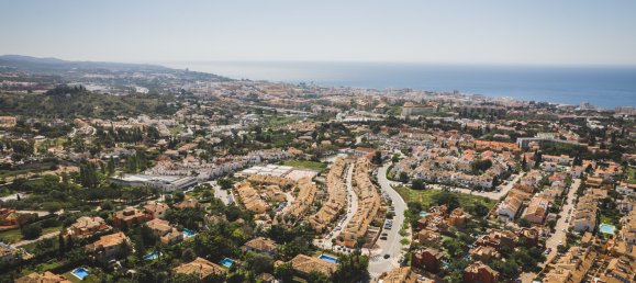 4 bedrooms Villa in Marbella, Spain No. 3018 6