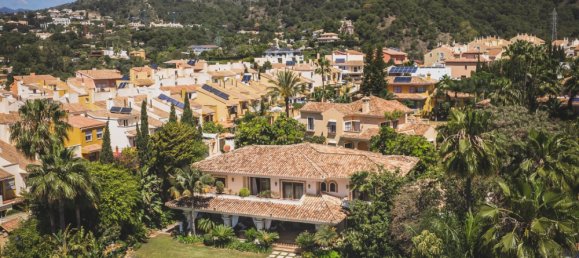 4 bedrooms Villa in Marbella, Spain No. 3018 10