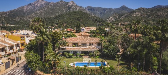 4 bedrooms Villa in Marbella, Spain No. 3018 3