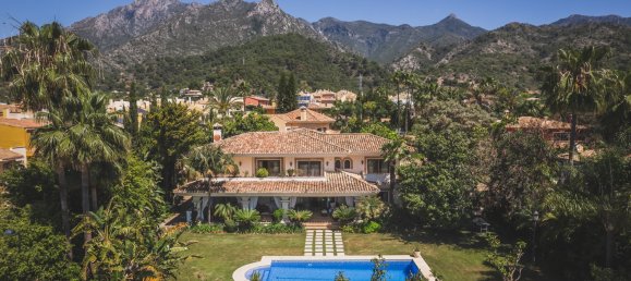 4 bedrooms Villa in Marbella, Spain No. 3018 2
