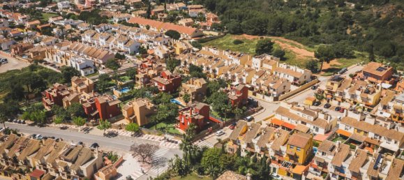 4 bedrooms Villa in Marbella, Spain No. 3018 8