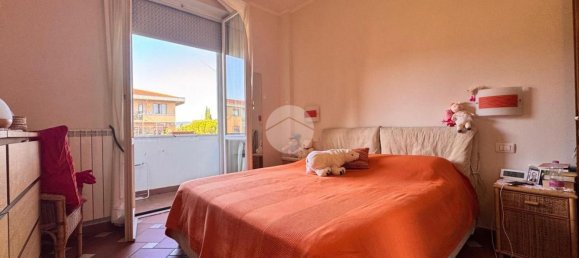 3 rooms Apartment in Florence, Italy No. 277820 2