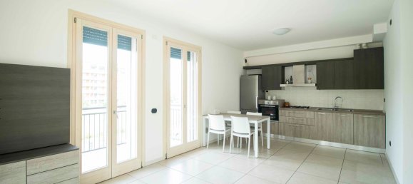 2 bedrooms Apartment in Verona, Italy No. 347507 4