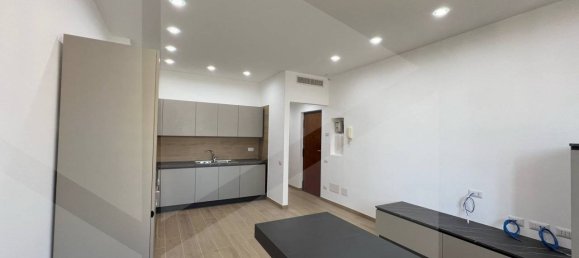 3-salle Appartement à Naples, Italy No. 17055 20