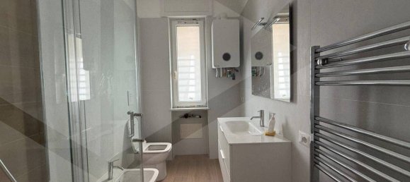 3-salle Appartement à Naples, Italy No. 17055 9