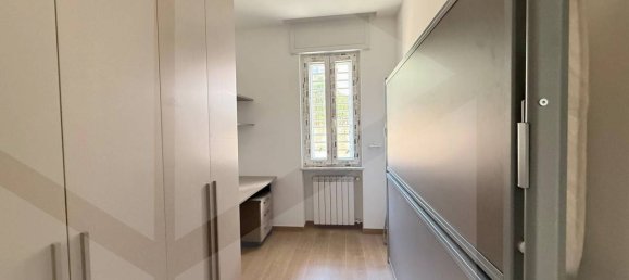 3-salle Appartement à Naples, Italy No. 17055 4