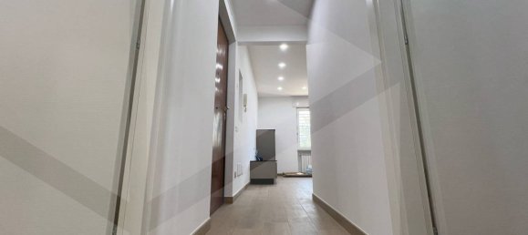 3-salle Appartement à Naples, Italy No. 17055 35