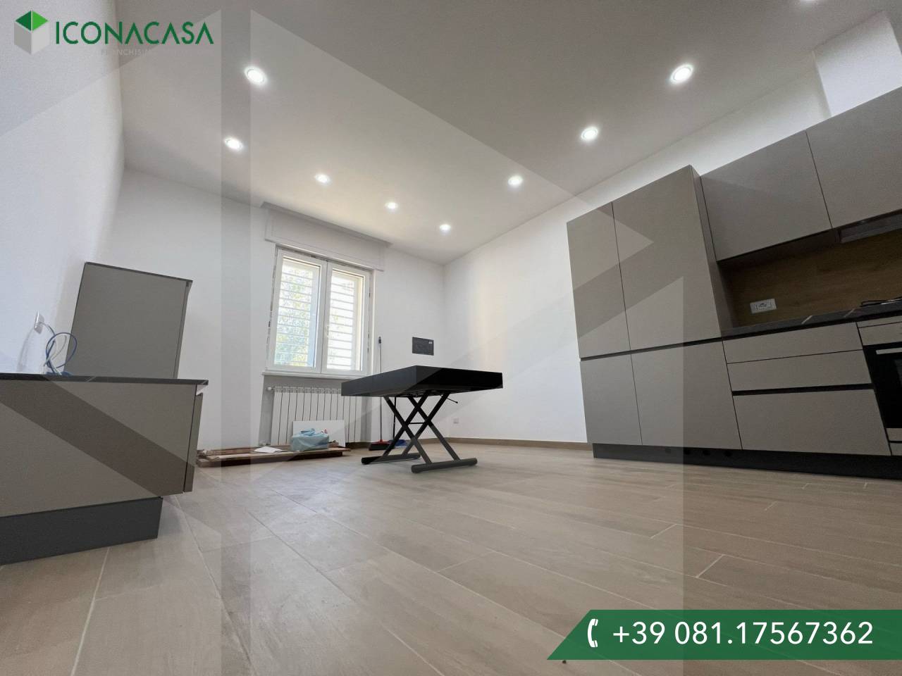 3-salle Appartement à Naples, Italy No. 17055