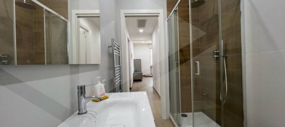 3-salle Appartement à Naples, Italy No. 17055 37