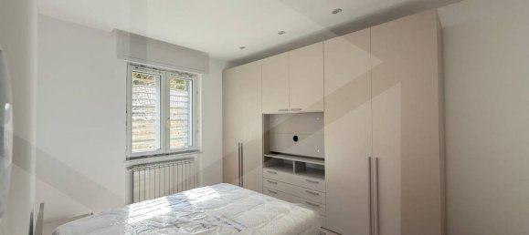 3-salle Appartement à Naples, Italy No. 17055 7