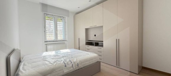 3-salle Appartement à Naples, Italy No. 17055 6