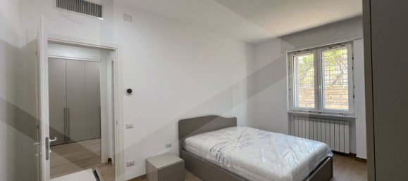 3-salle Appartement à Naples, Italy No. 17055 28