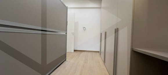 3-salle Appartement à Naples, Italy No. 17055 43