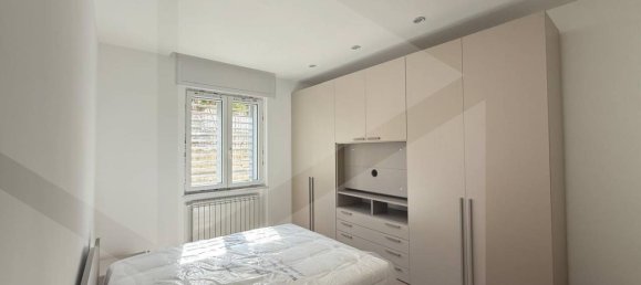 3-salle Appartement à Naples, Italy No. 17055 2