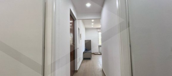 3-salle Appartement à Naples, Italy No. 17055 36