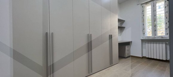 3-salle Appartement à Naples, Italy No. 17055 44