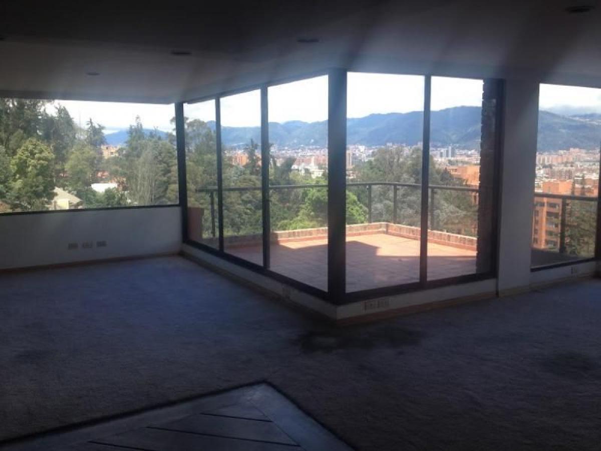 4 bedrooms House in Bogota, Colombia No. 11555