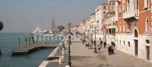 3غرفة عقار تجاري في Venice, Italy رقم 61585 21
